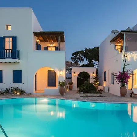 Elegant 2 Bd House With Shared Pool *