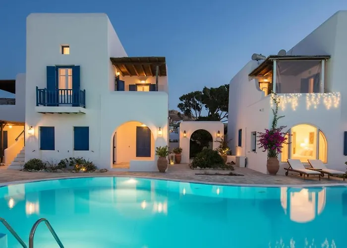 Elegant 2 Bd House With Shared Pool *