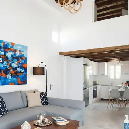 Elegant 2 Bd House With Shared Pool オルノス