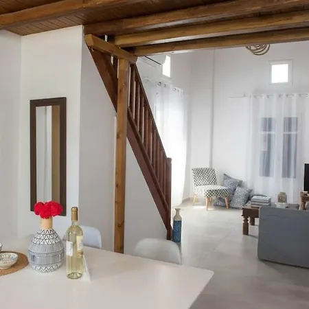 Elegant 2 Bd House With Shared Pool 別荘