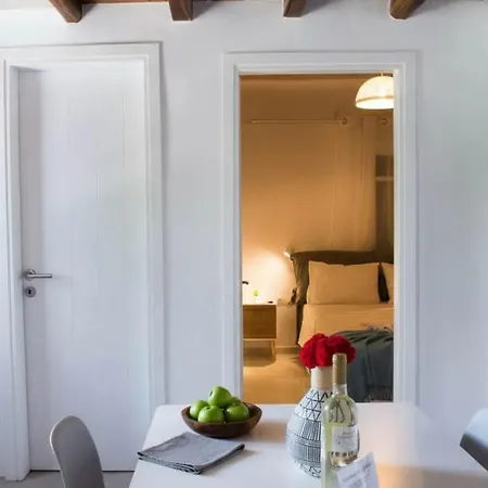 Elegant 2 Bd House With Shared Pool 別荘 オルノス