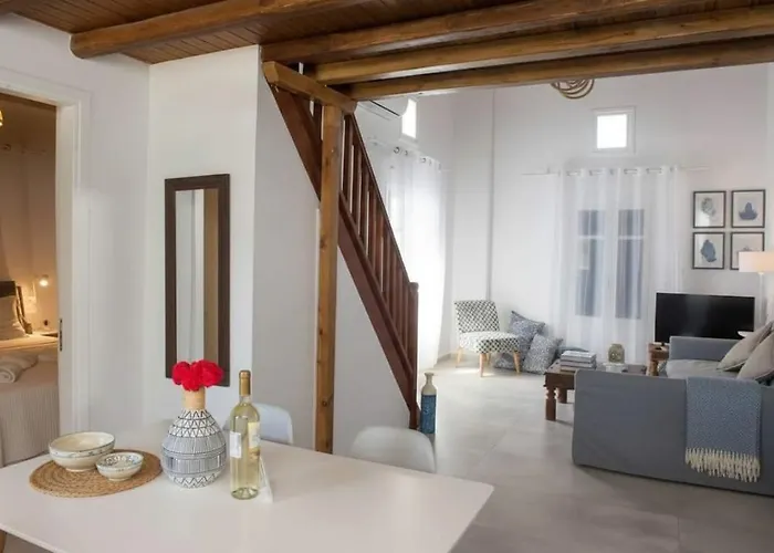 Elegant 2 Bd House With Shared Pool Holiday home